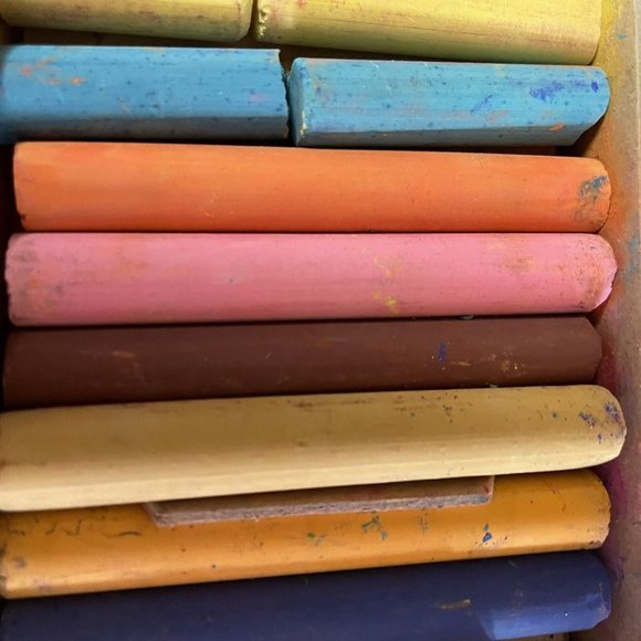 Sargent School Chalk Crayons Colors Pastels 24 Brilliant Dustless 6" x 6" - Picture 4 of 9